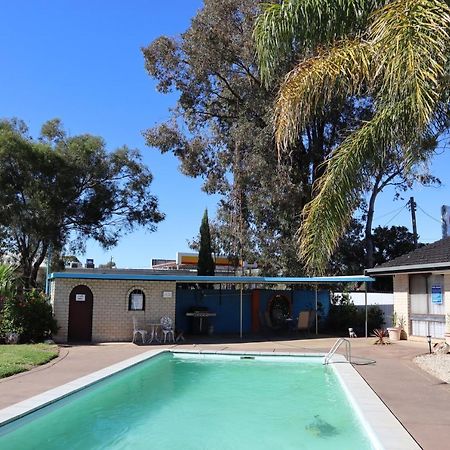 Capri Motel Balranald Buitenkant foto