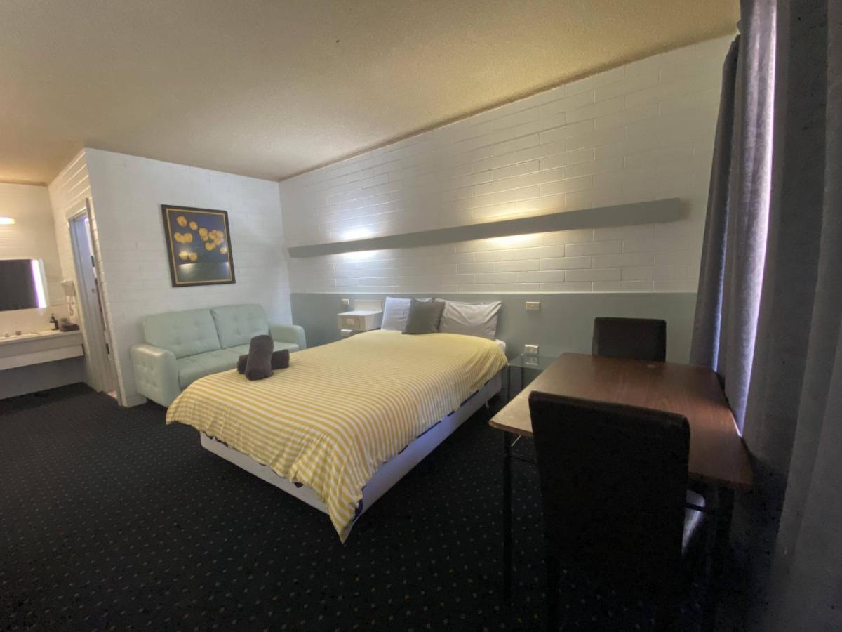 Capri Motel Balranald Buitenkant foto
