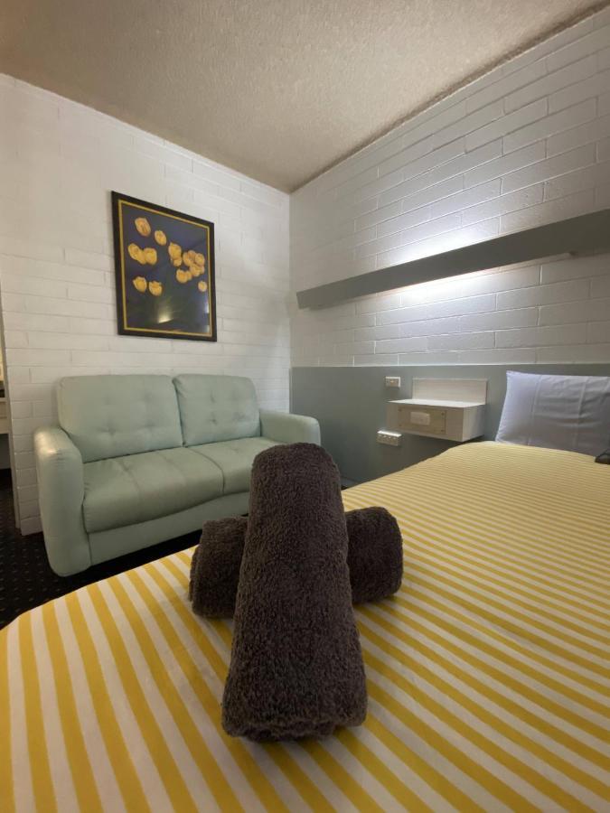Capri Motel Balranald Buitenkant foto