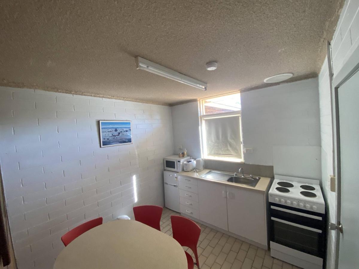 Capri Motel Balranald Buitenkant foto
