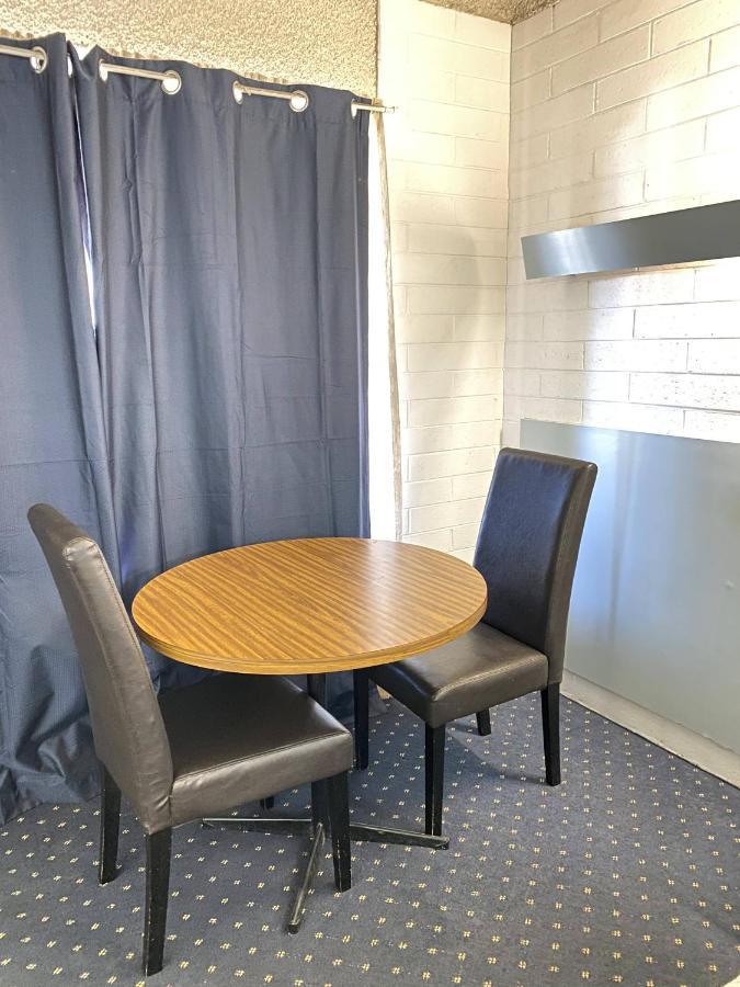 Capri Motel Balranald Buitenkant foto