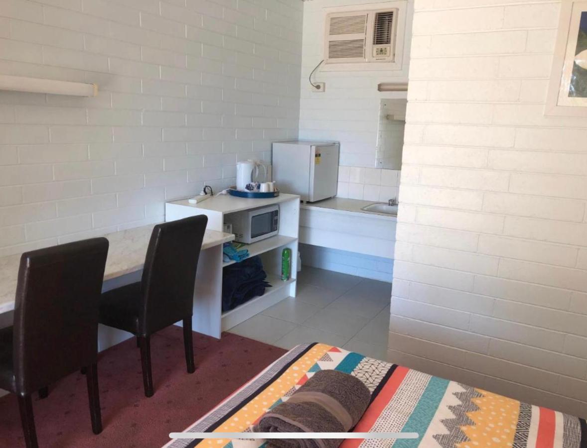 Capri Motel Balranald Buitenkant foto
