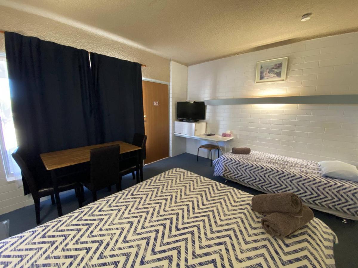 Capri Motel Balranald Buitenkant foto