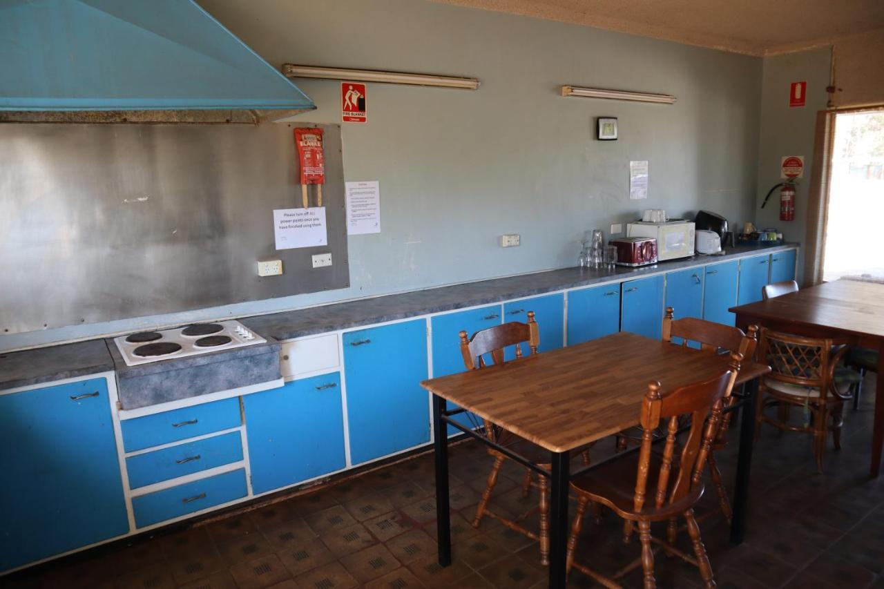Capri Motel Balranald Buitenkant foto