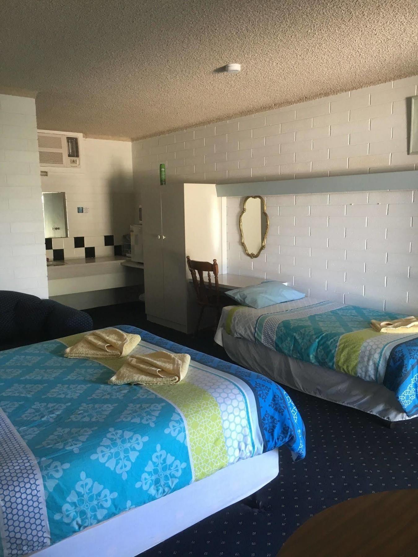 Capri Motel Balranald Buitenkant foto
