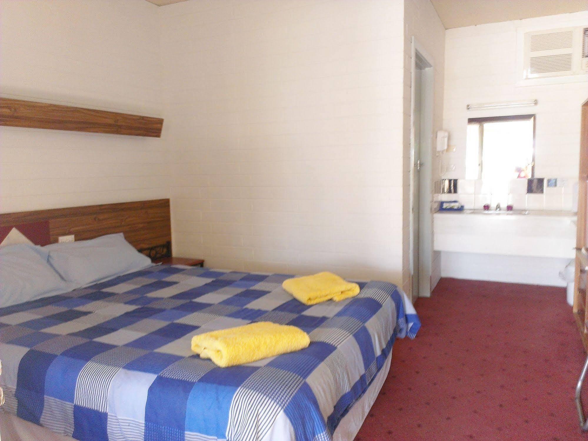 Capri Motel Balranald Buitenkant foto