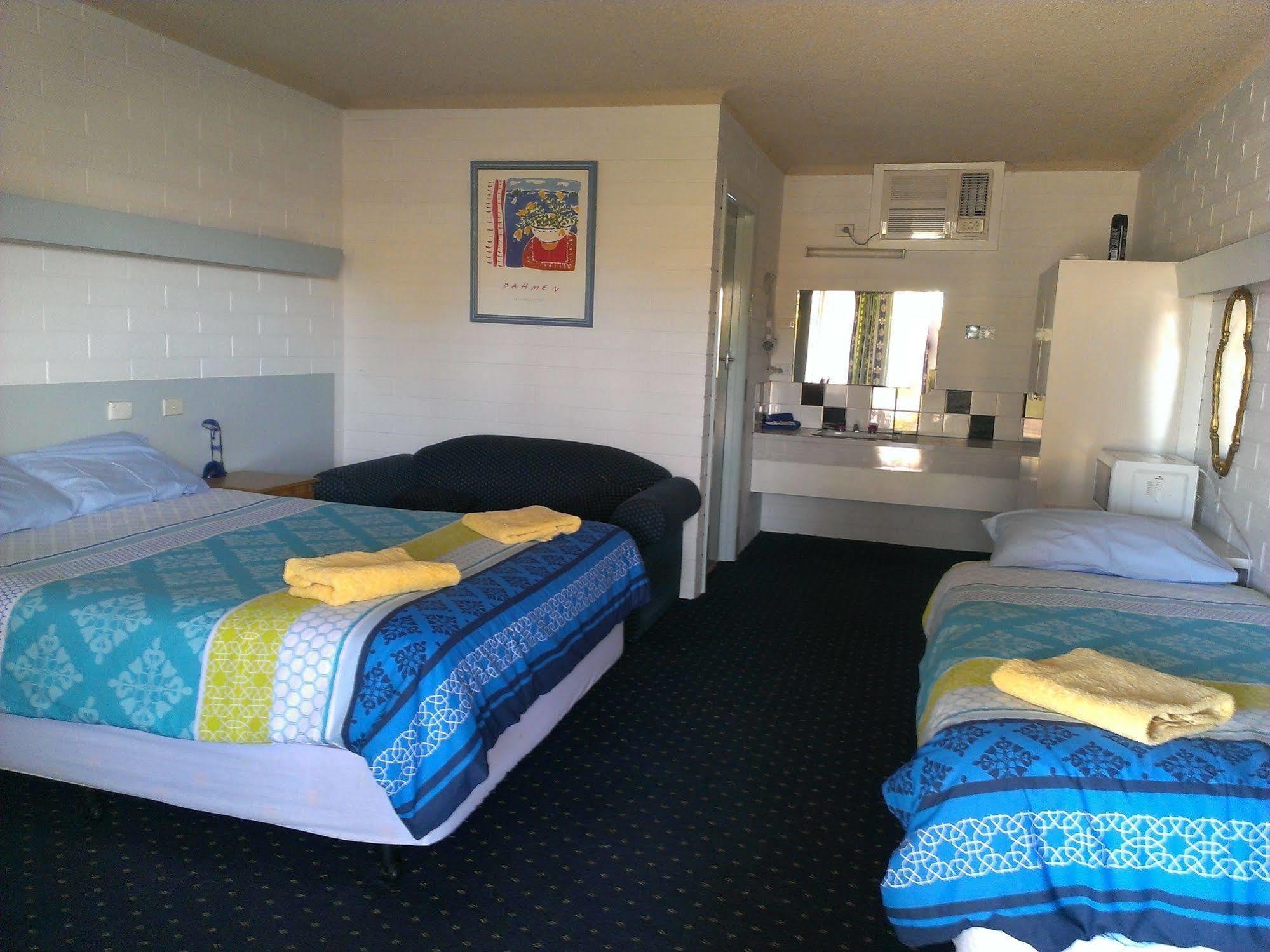 Capri Motel Balranald Buitenkant foto
